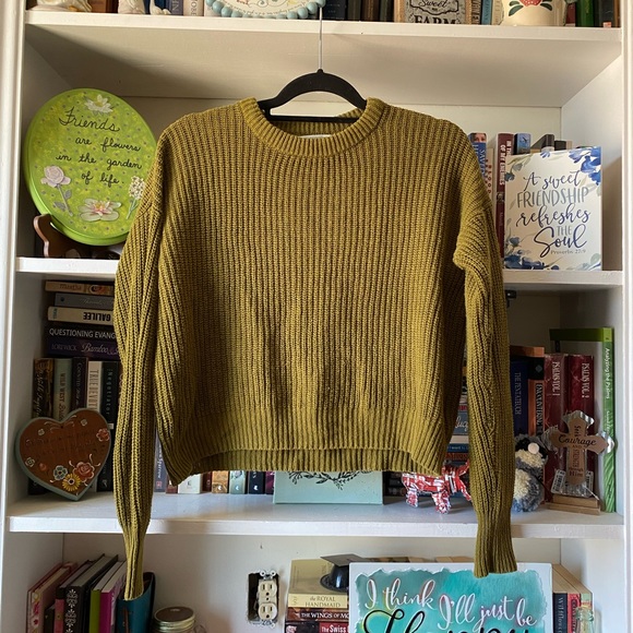 Urban Outfitters | Cropped Ribbed Army Green Pullover Sweater - Picture 2 of 10